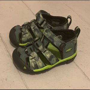 Keen Toddler Water Shoes size 4